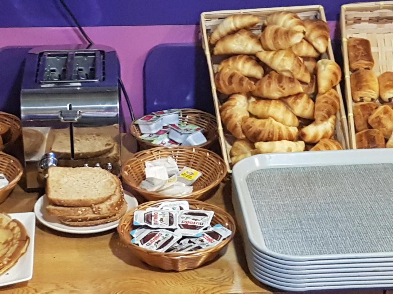 Panam Hotel Paris Gambetta- Place Gambetta-Mairie Du 20 Emme Kültér fotó
