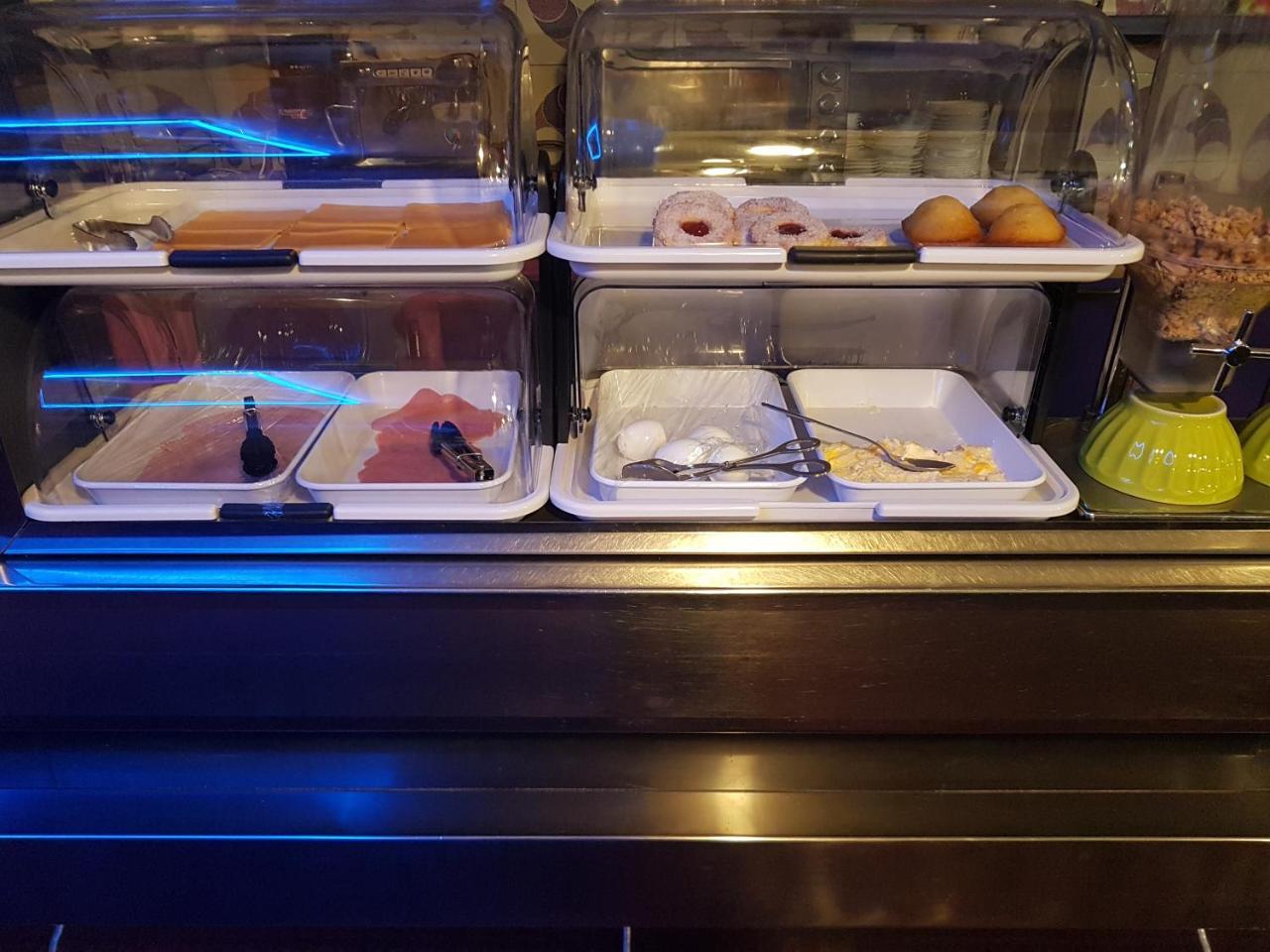 Panam Hotel Paris Gambetta- Place Gambetta-Mairie Du 20 Emme Kültér fotó